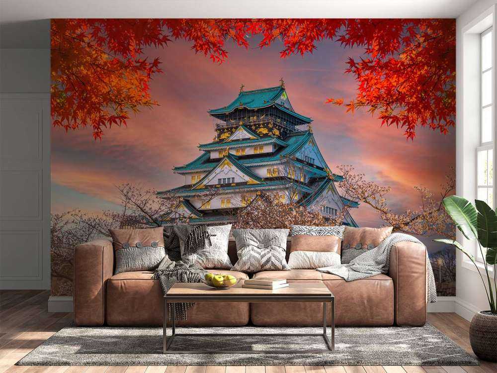 Die Burg von Osaka durch die Bäume