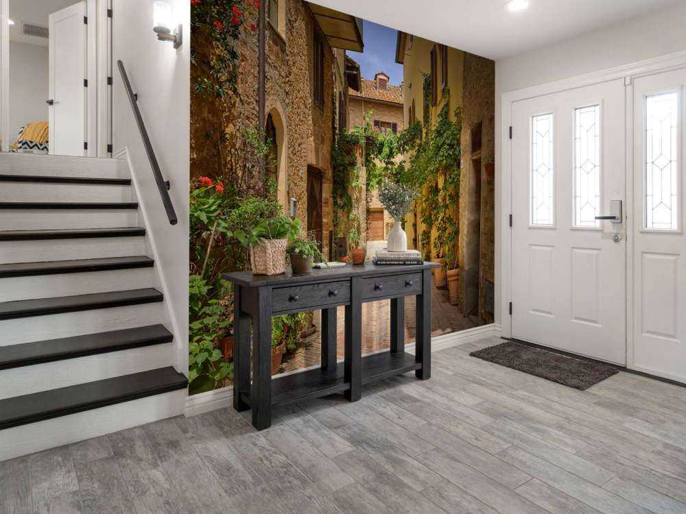 Italienische Straße mit Pflanzen