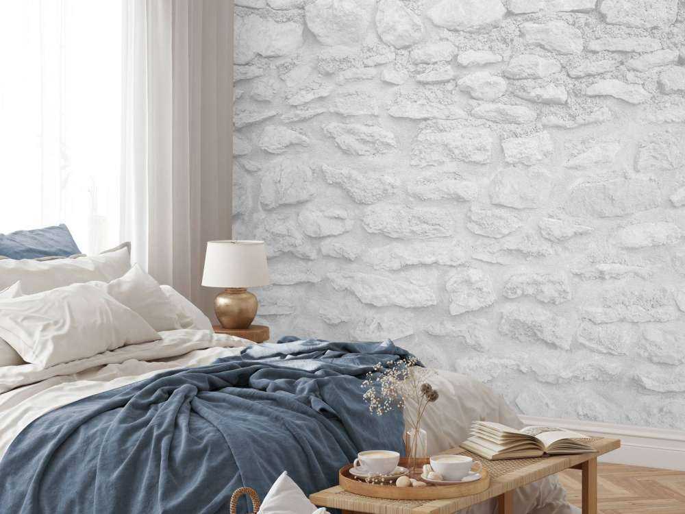 Helle Wand mit groben Ziegeln