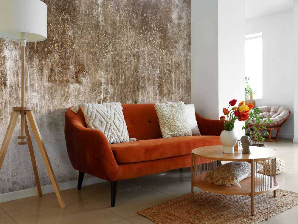 Alte verwitterte braune Wand
