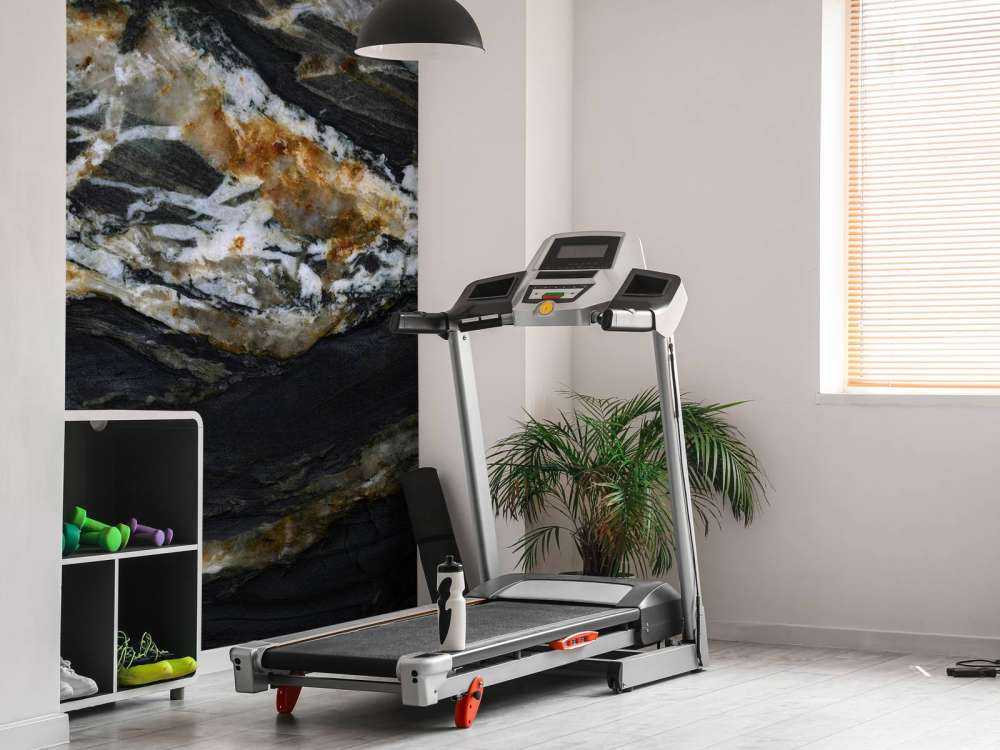 Schwarzer Marmor mit Relief