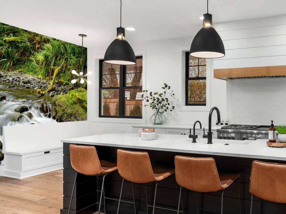 Grüner Felsen mit Fluss 