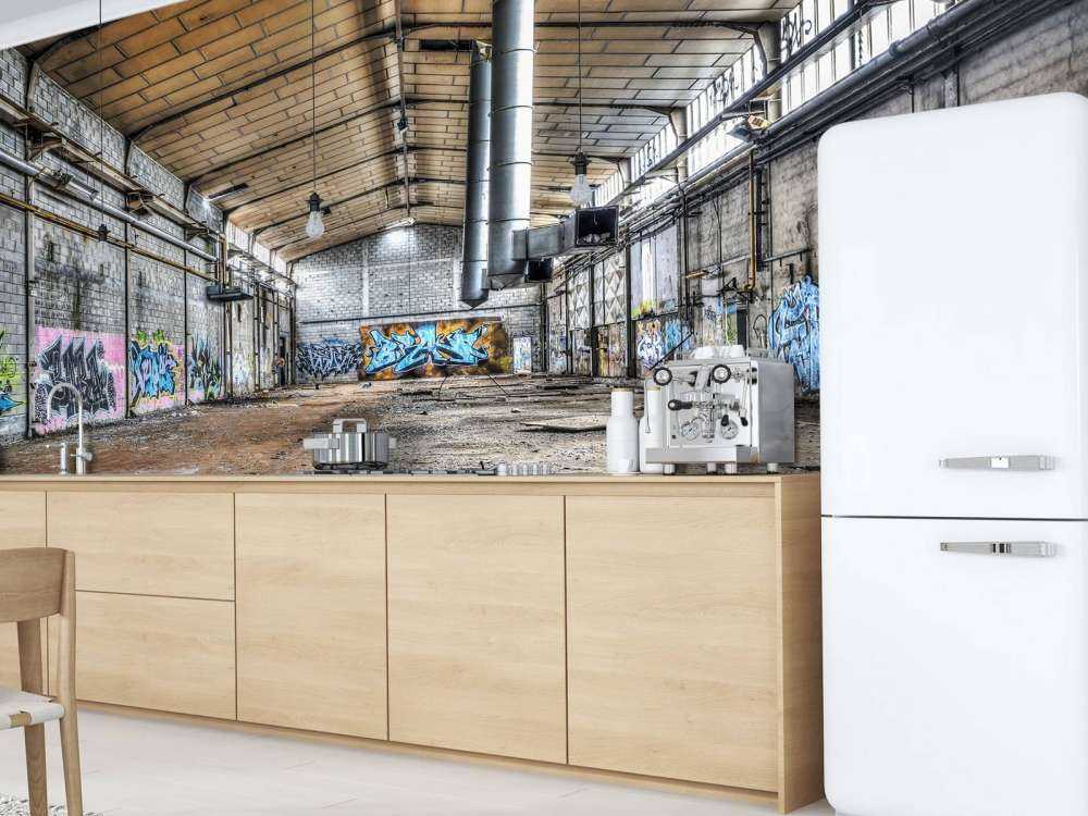 Fototapete mit einer alten verlassenen Fabrikhalle