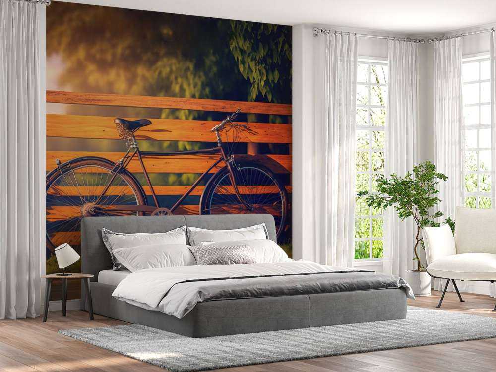 Fahrrad neben einem Holzzaun