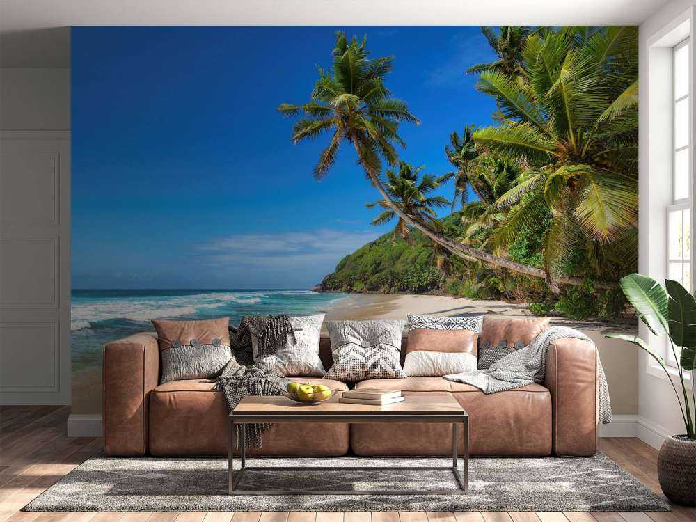 Sonniger breiter Strand