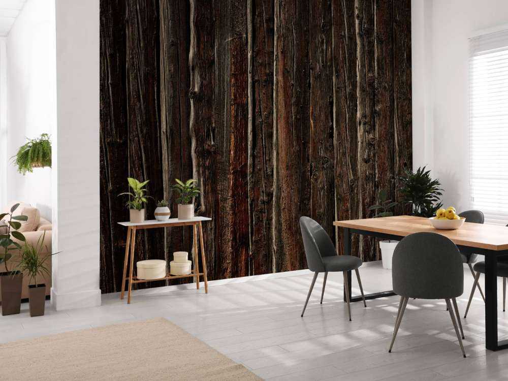 Raues Holz mit Nägeln