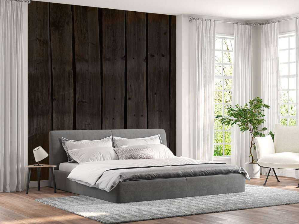 Lichteinfall auf dunkles Holz