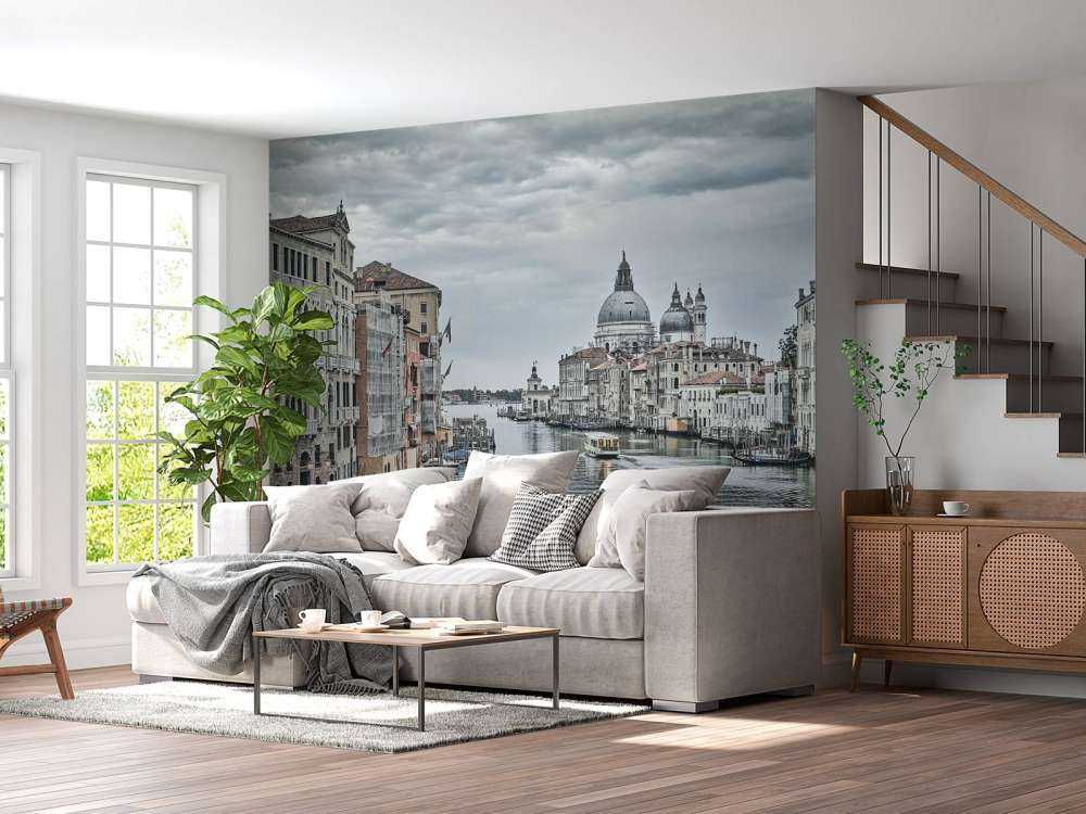 Kanal mit Booten in Venedig