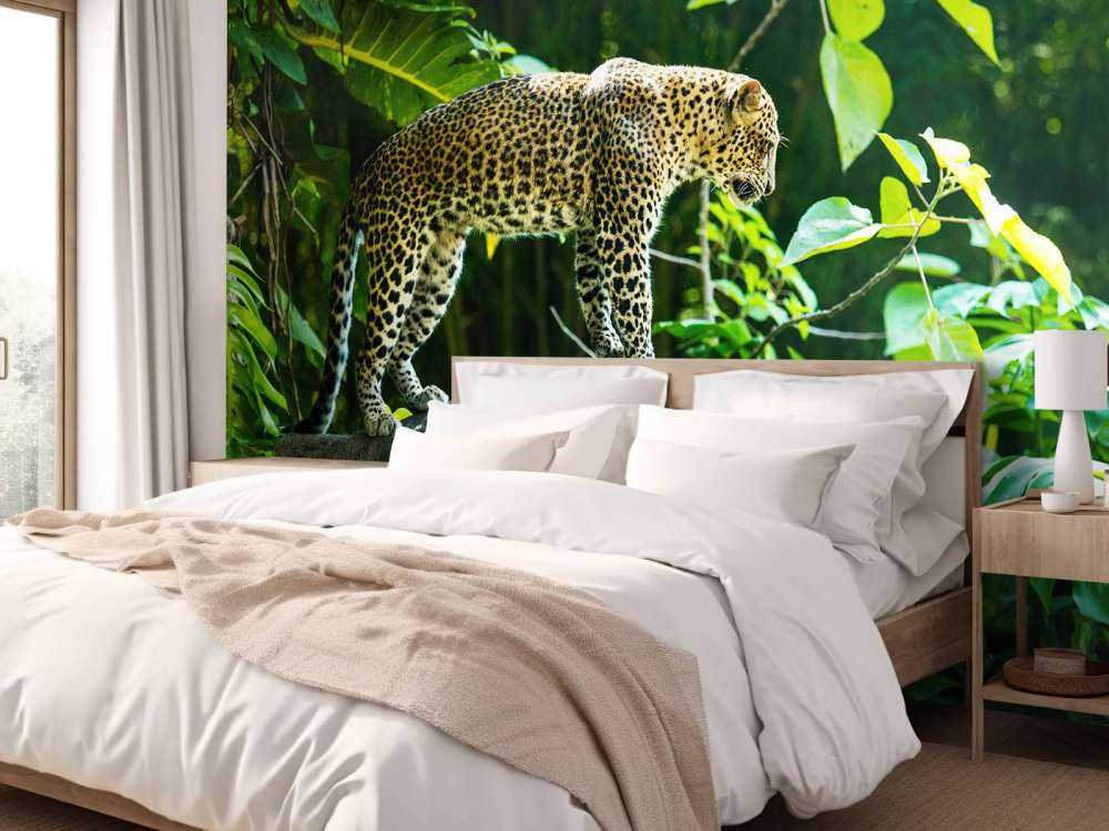 Leopard an einer Felswand