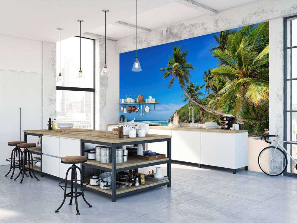 Sonniger breiter Strand