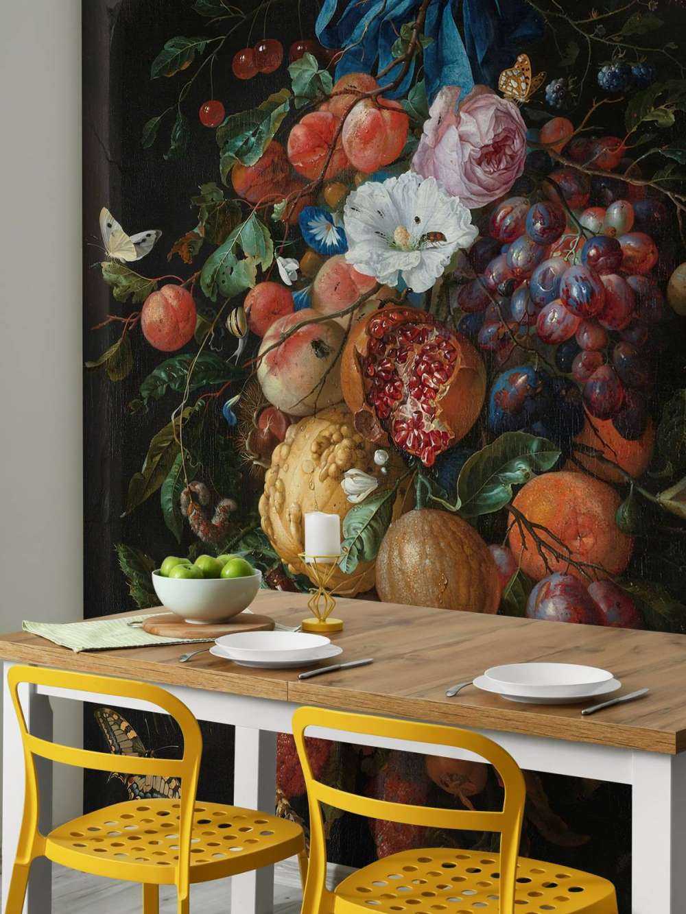 Girlande aus Obst und Blumen