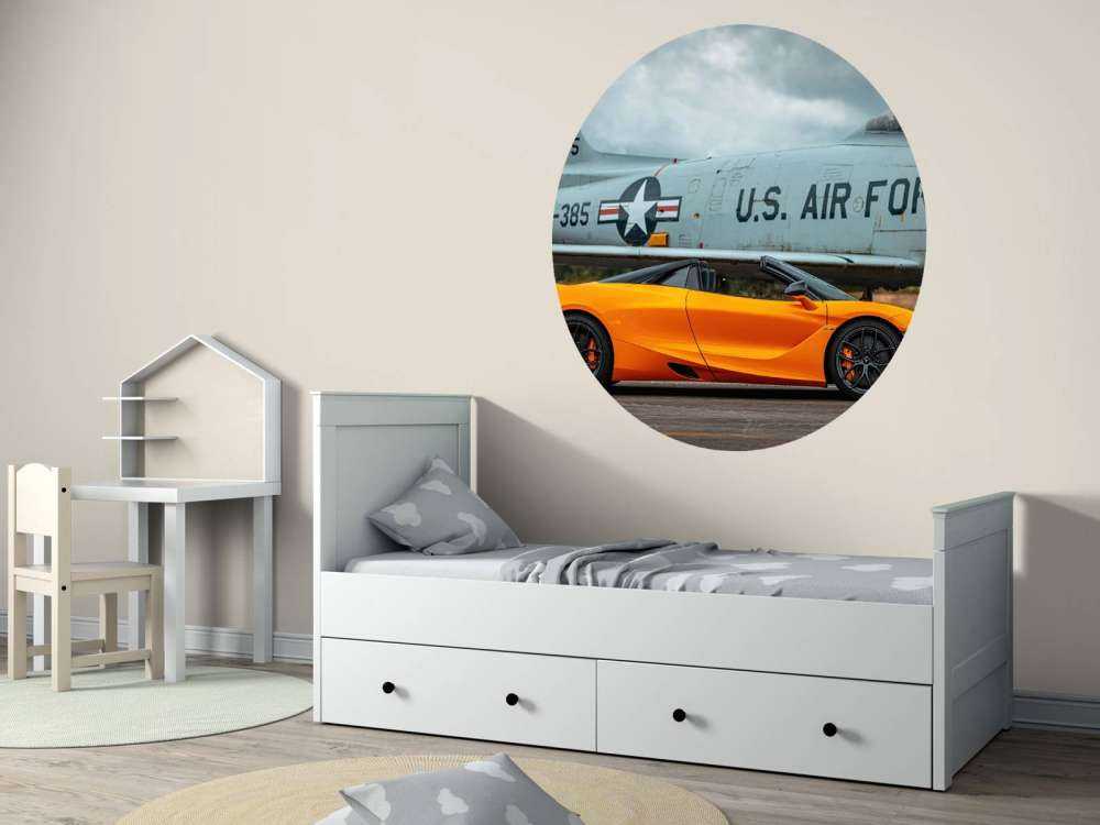 Supersportwagen und Kampfjet