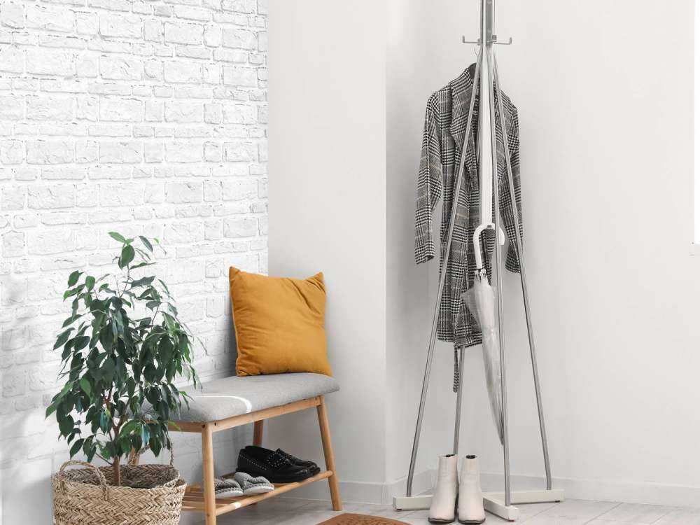 Weiße Ziegel mit altem Beton