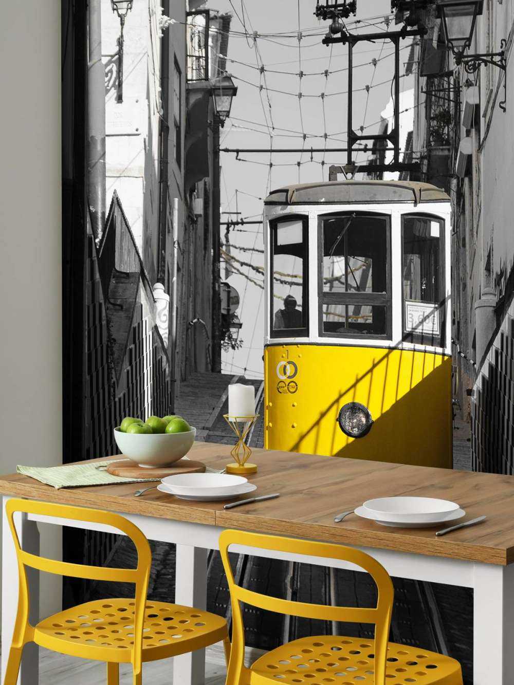Straßenbahn schwarz weiß gelb