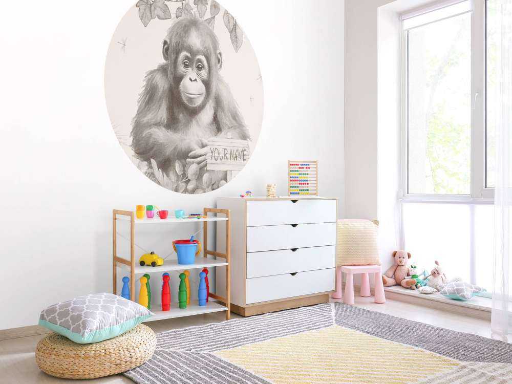Orang-Utan-Baby im Dschungel beige
