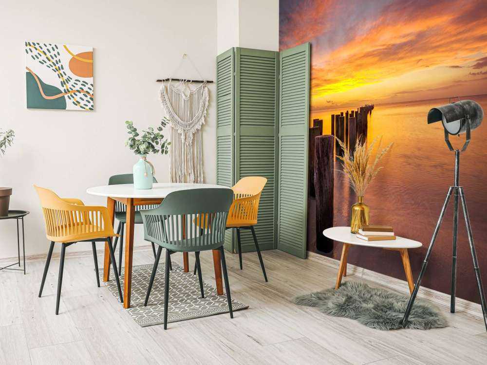 Wellenbrecher bei Sonnenaufgang