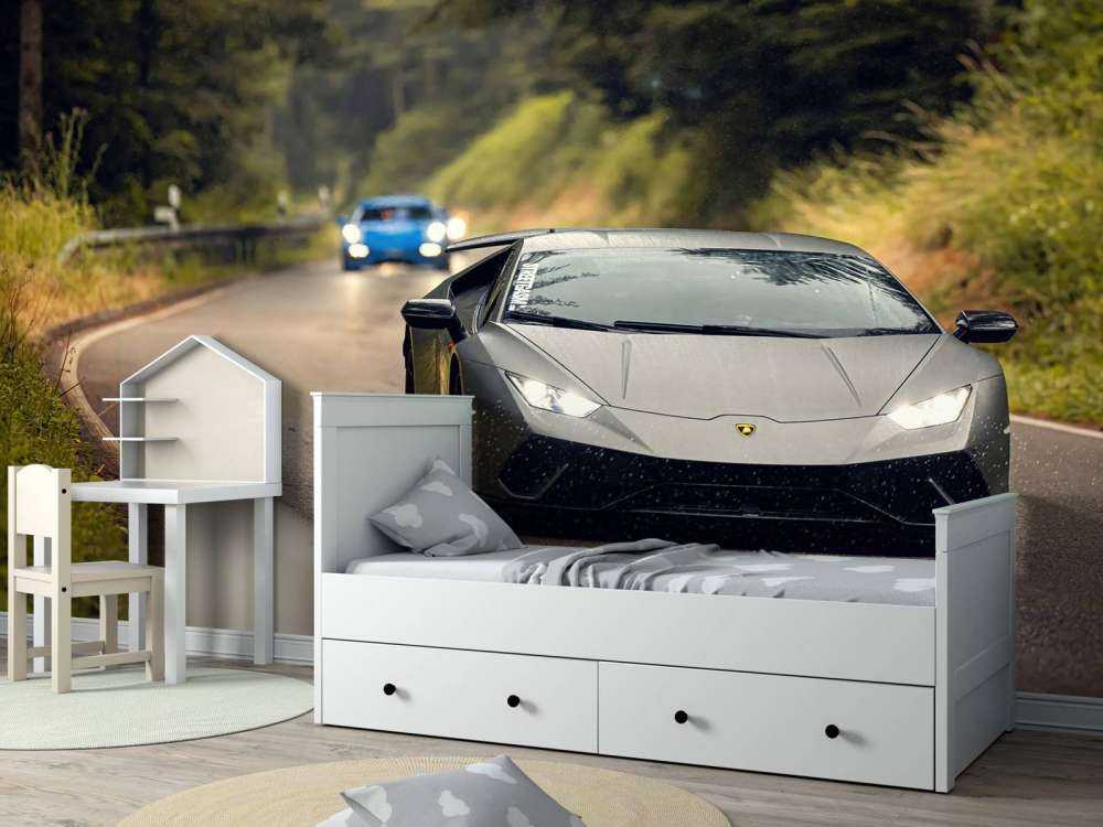 Mattschwarzer Lamborghini in der Natur