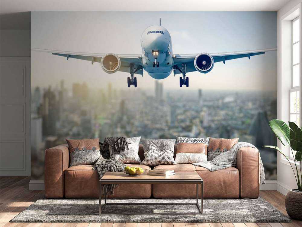 Absteigendes Flugzeug über einer Stadt