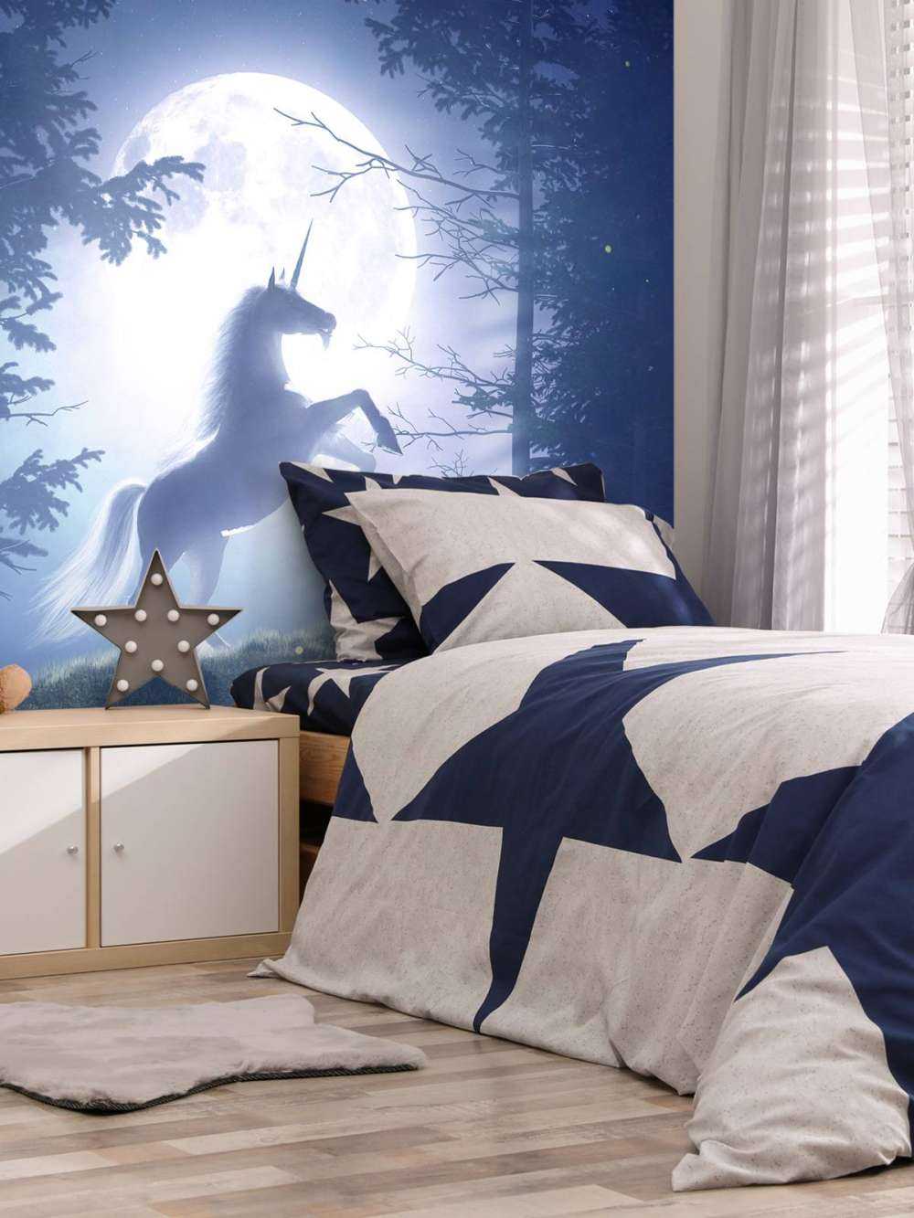 Einhorn bei Vollmond