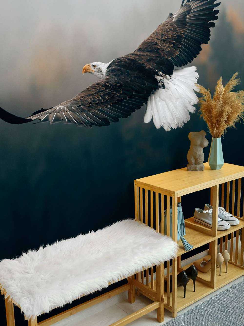 Weißkopfseeadler über dem Wald