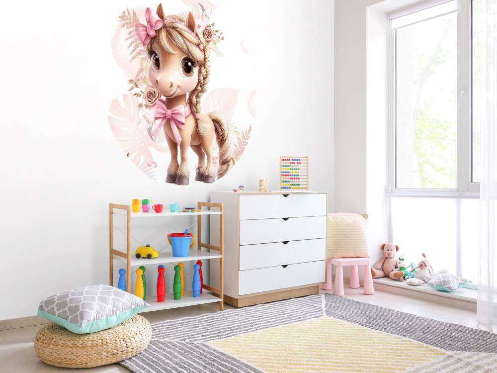 Elegantes Pony mit rosa Schleife