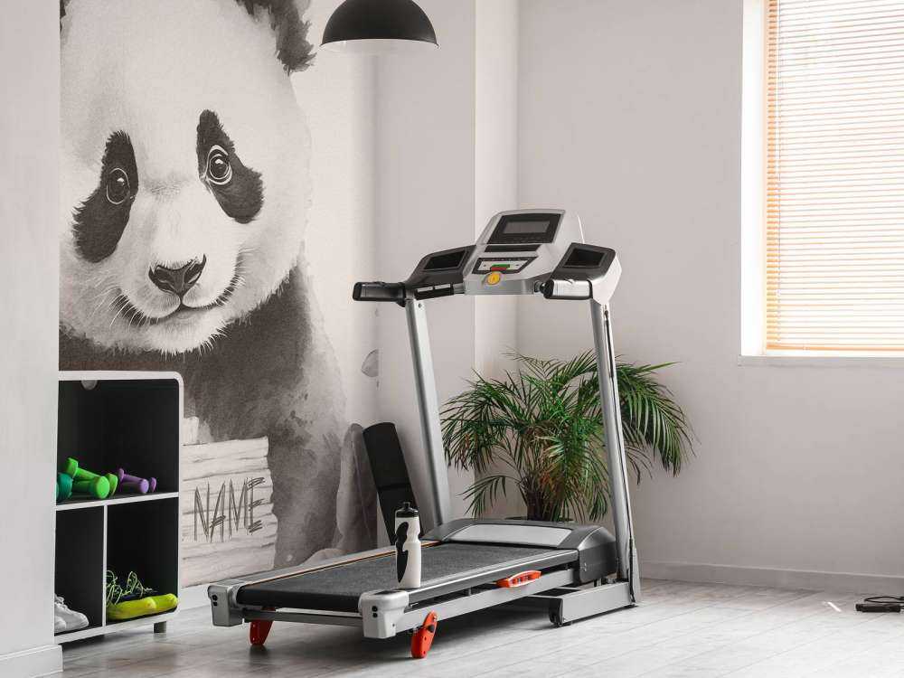 Baby-Panda im Dschungel beige