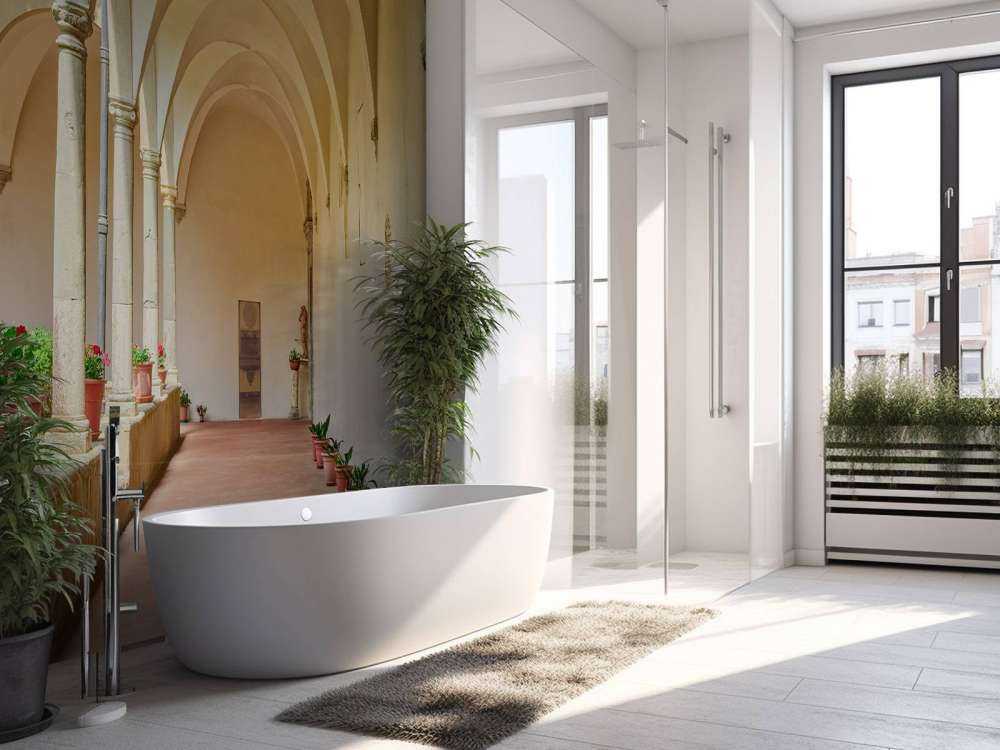 Innenhof mit Bögen und Pflanzen