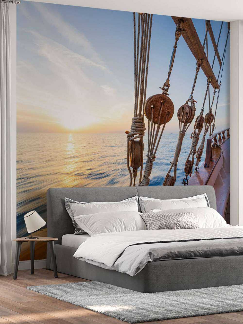 Segelboot bei Sonnenuntergang