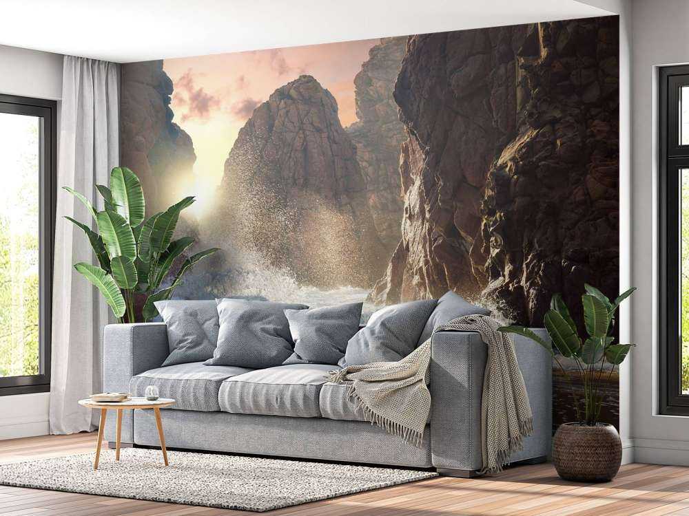 Wellen gegen Felsen