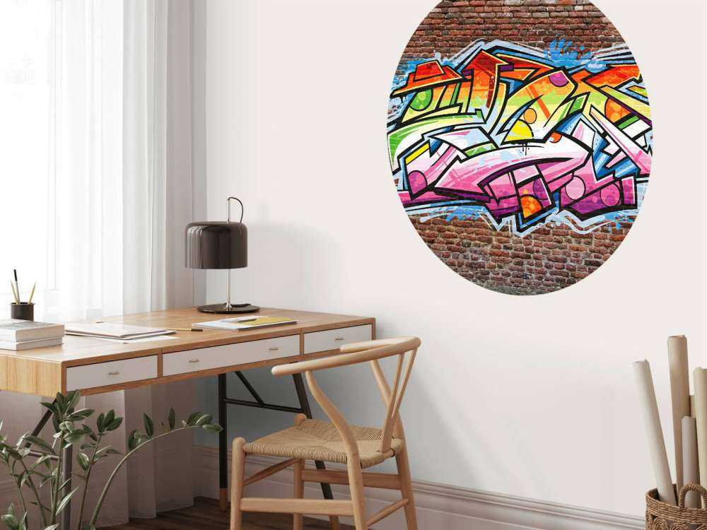Graffiti auf rotem Backstein