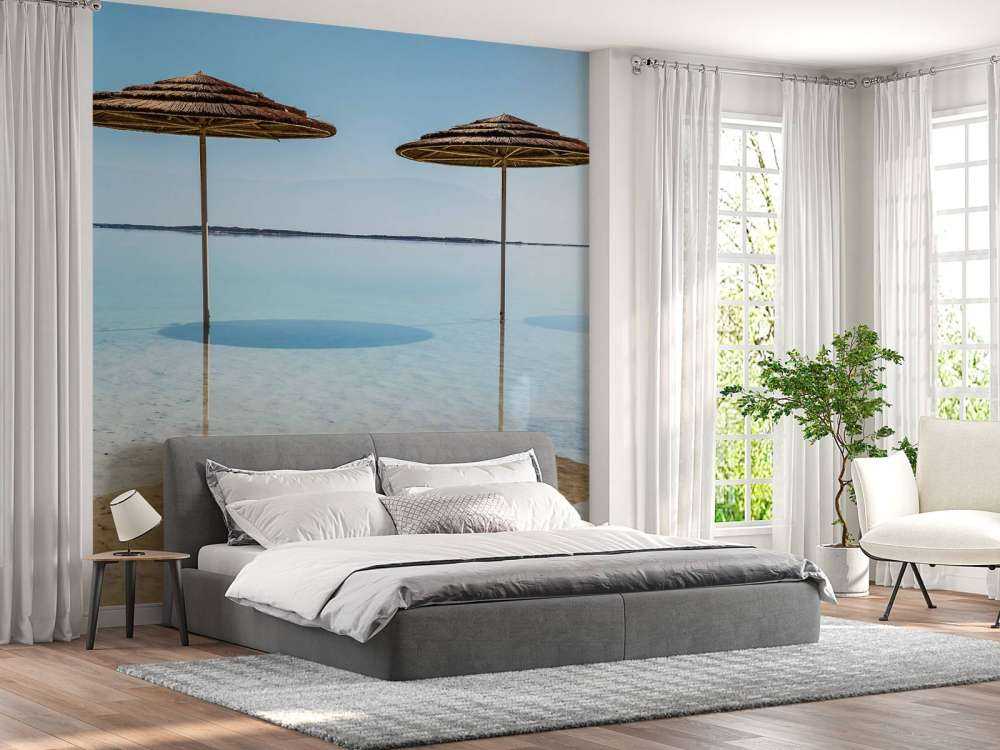 Regenschirme im Meer