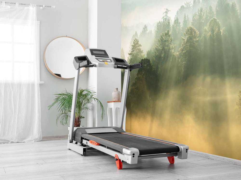 Sonnenaufgang zwischen den Hügeln