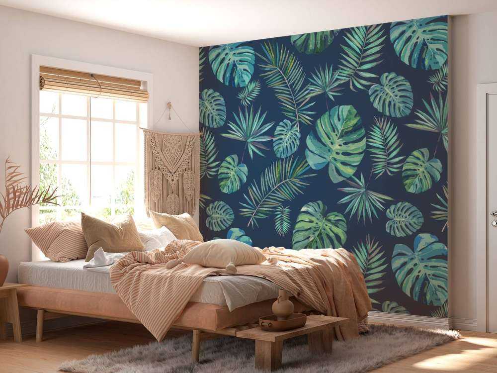 Palmenblätter und Monstera