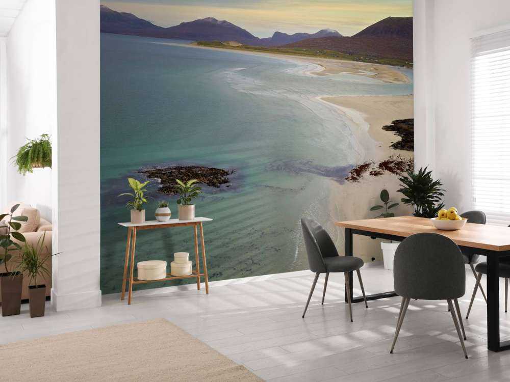Meer und Berge entlang der Küstenlinie