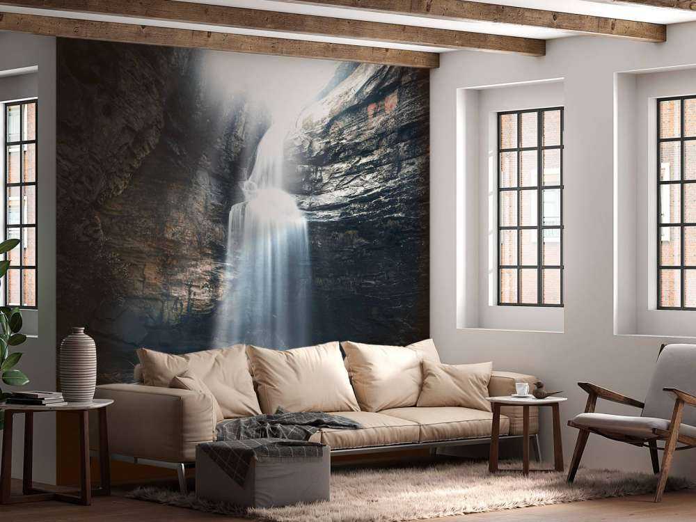 Höhle mit Wasserfall