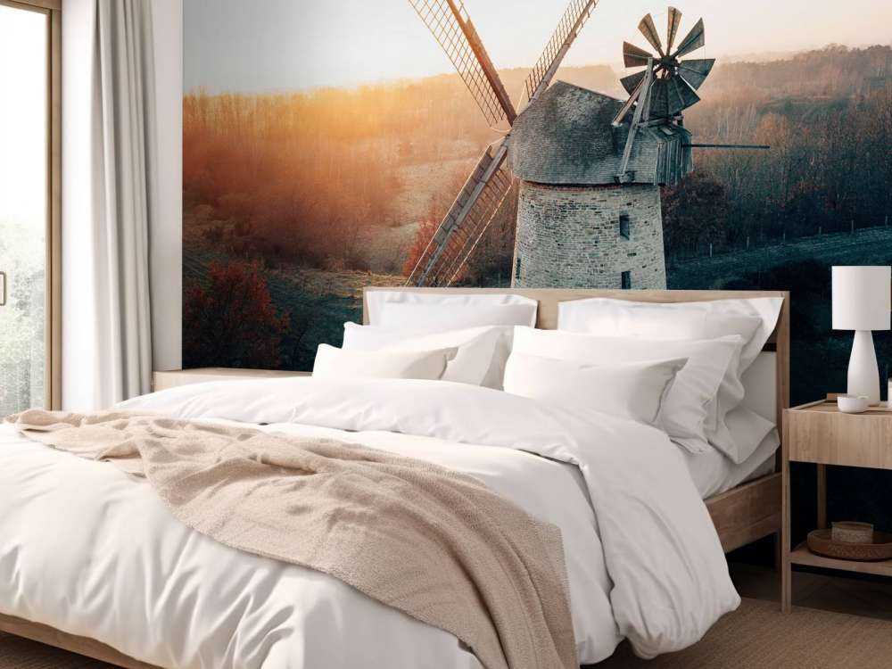 Windmühle in schönem Licht bei Sonnenuntergang