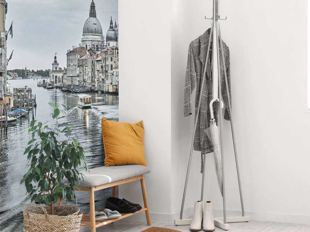 Kanal mit Booten in Venedig
