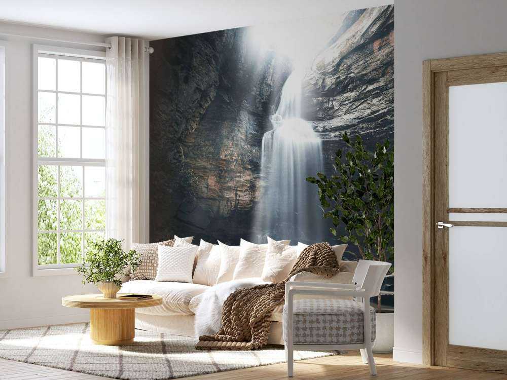 Höhle mit Wasserfall