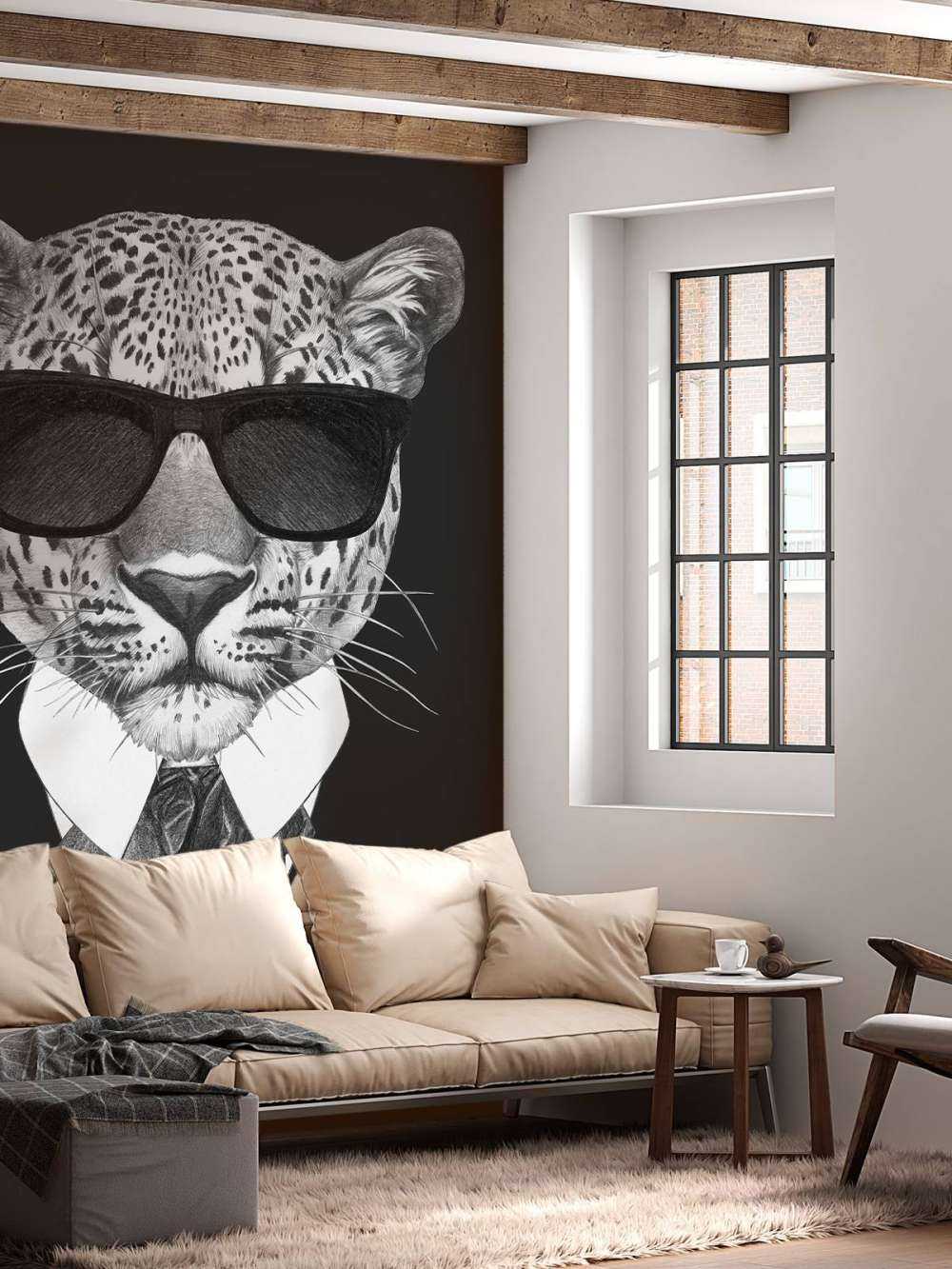 Leopard im Anzug