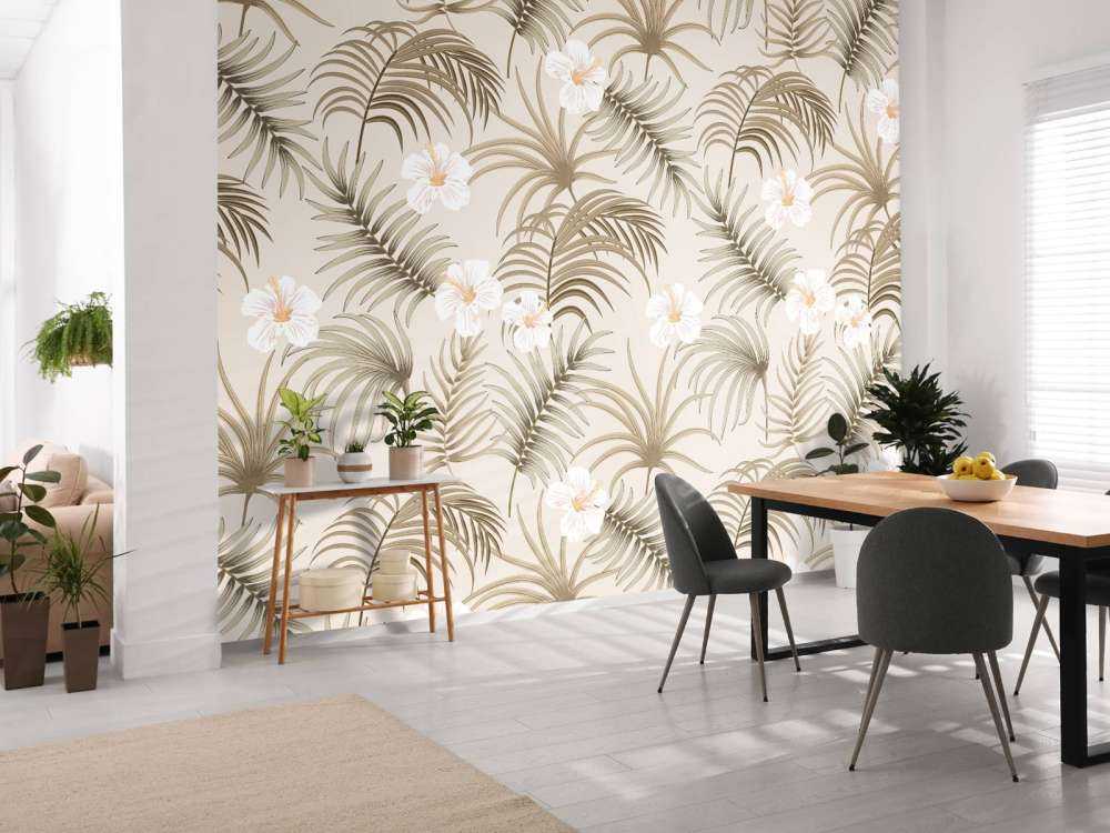 Palmenblätter und -blüten