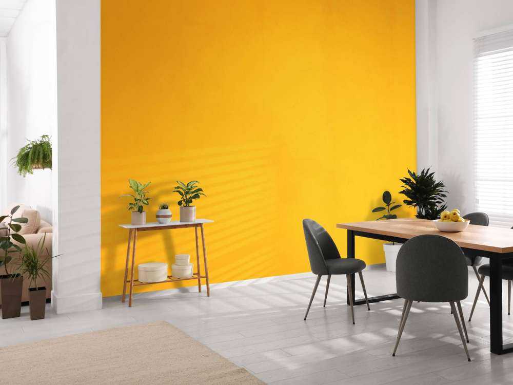 Sonniger orange gelber Beton