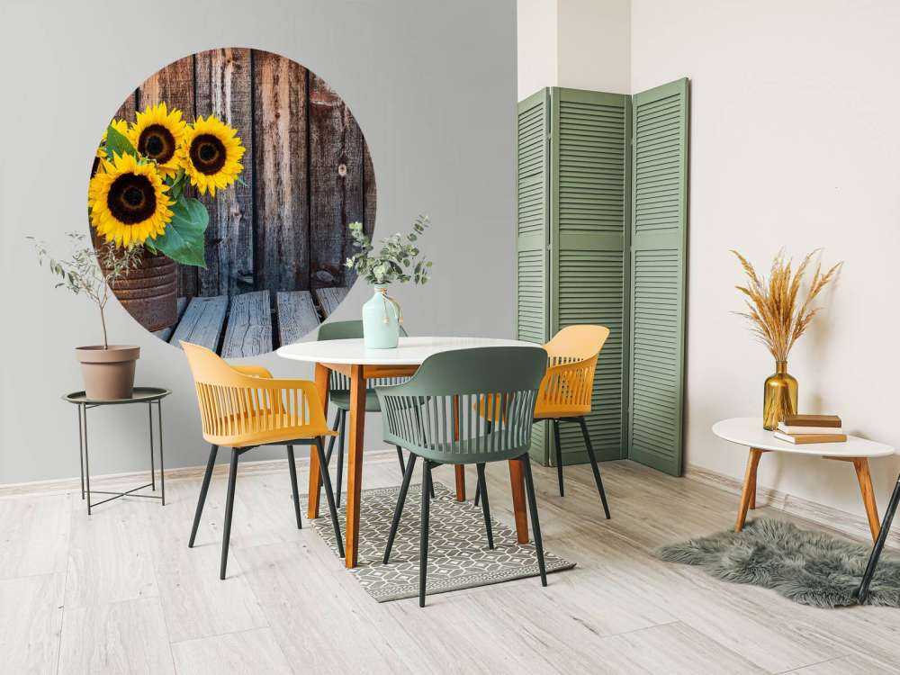 Vase mit Sonnenblumen