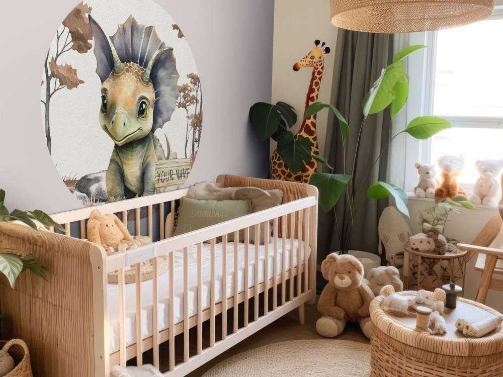 Baby-Triceratops im taupefarbenen Dschungel