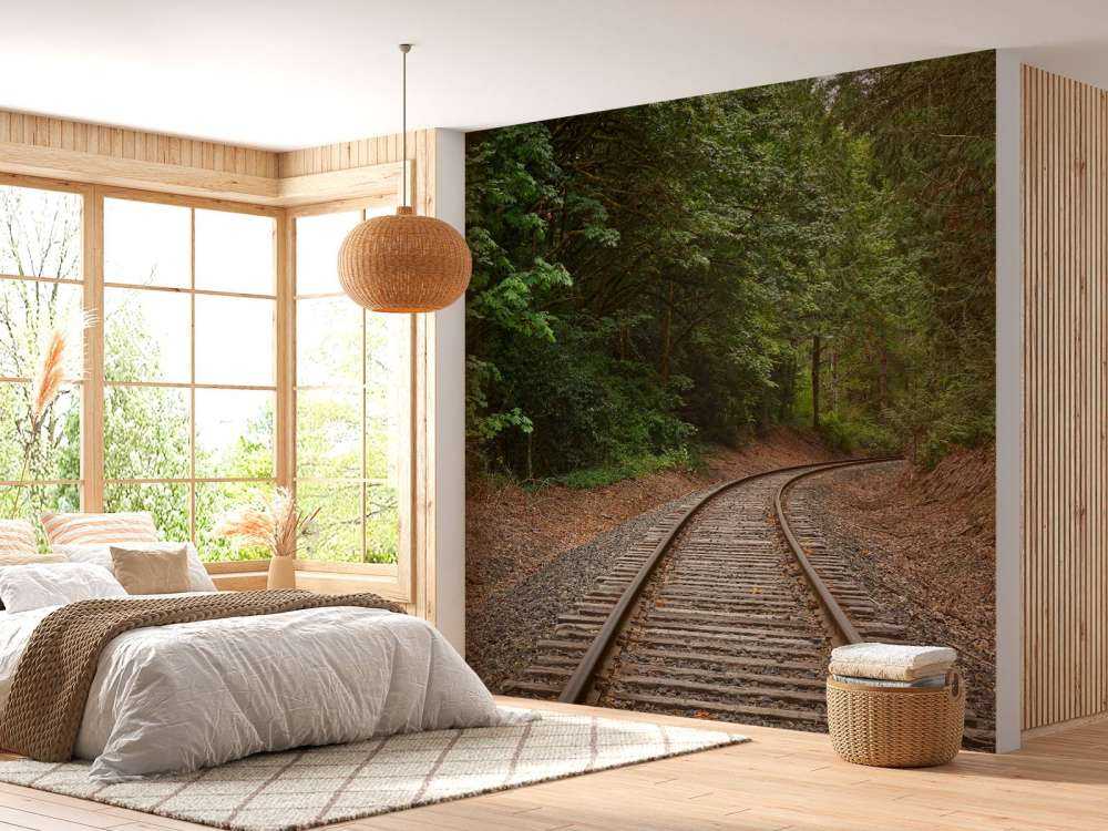 Eisenbahnstrecke durch den Wald