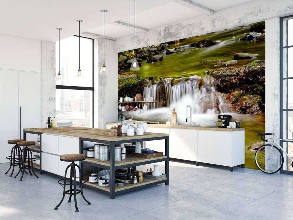 Detaillierter kleiner Wasserfall