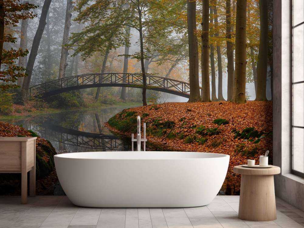 Brücke im Herbstwald
