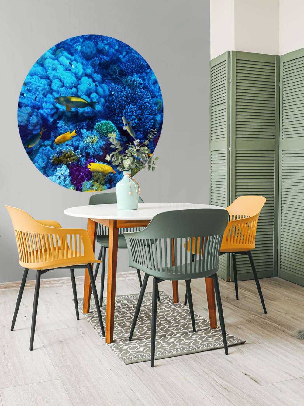 Fische und Korallen