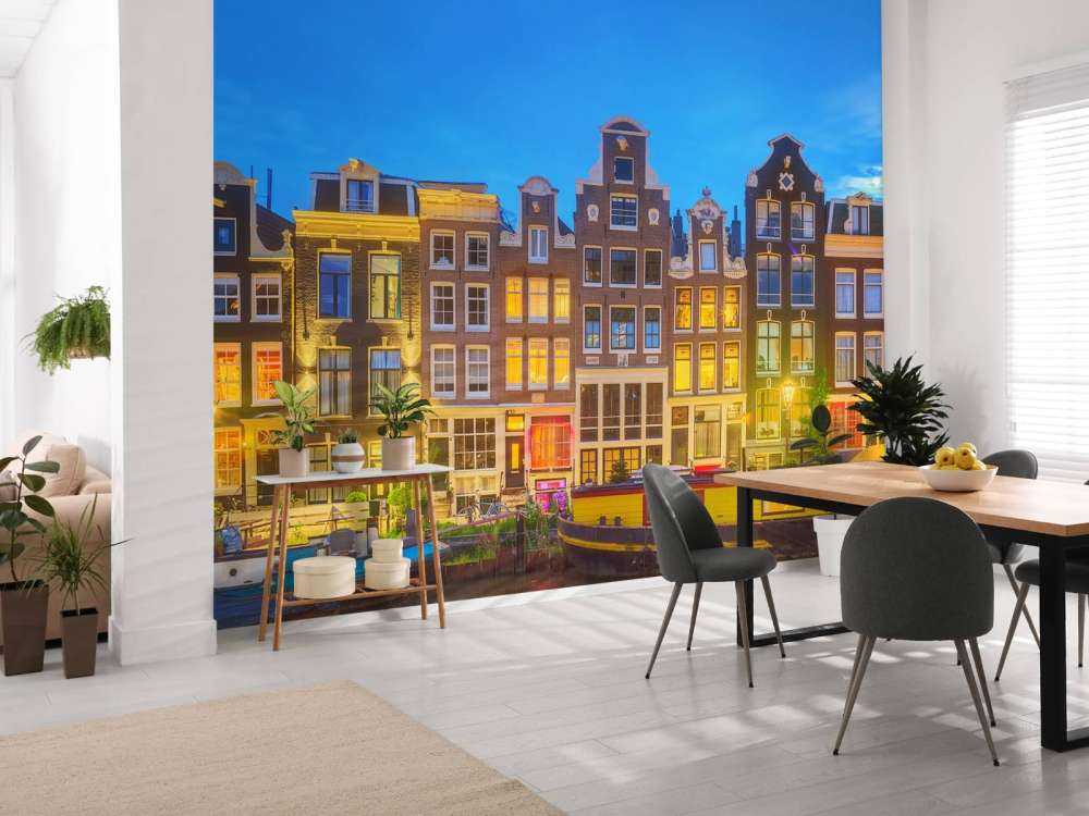 Häuser in Amsterdam bei Nacht
