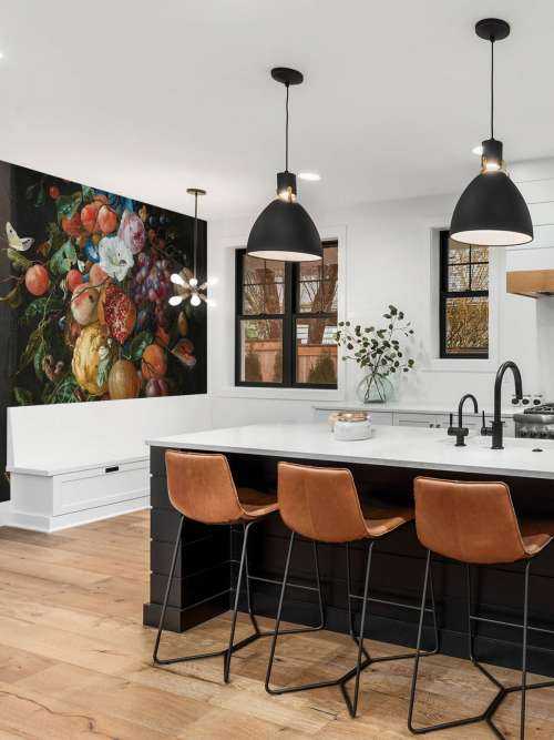 Girlande aus Obst und Blumen