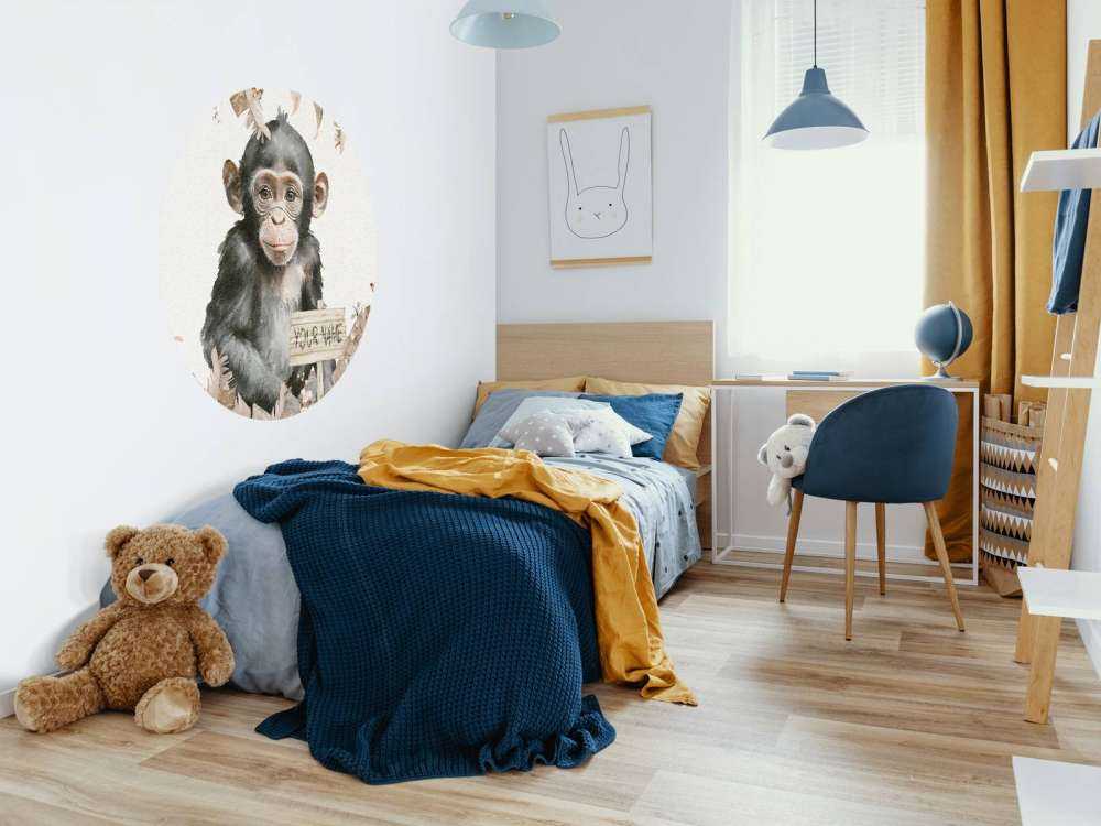 Baby Schimpanse im Dschungel taupe